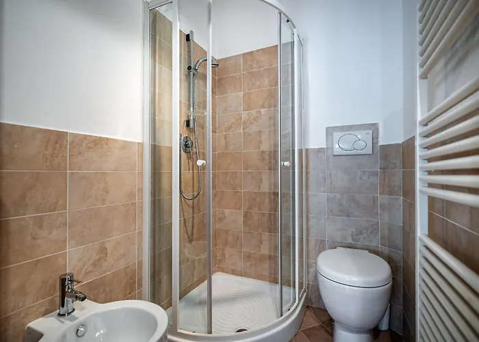 Yid Business Gate 4*